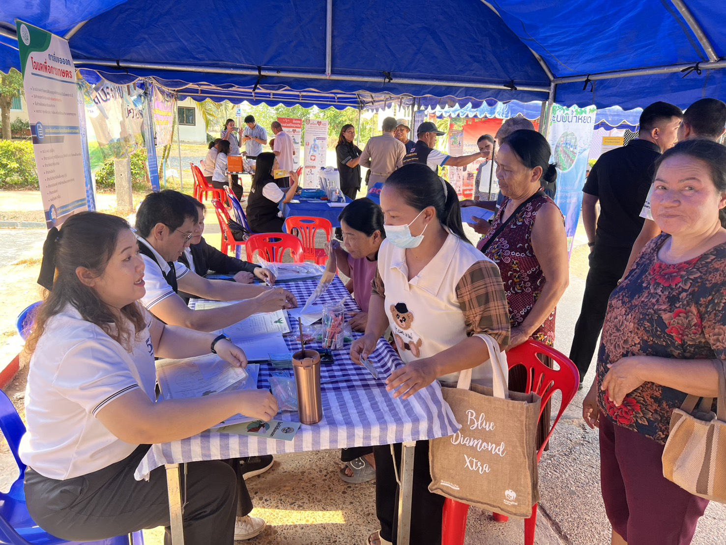 title - ส.ป.ก.อำนาจเจริญ ร่วมออกหน่วยจัดนิทรรศการโครงการบำบัดทุกข์ บำรุงสุข สร้างรอยยิ้มให้ประชาชน จังหวัดอำนาจเจริญ ประจำปีงบประมาณ พ.ศ. 2569